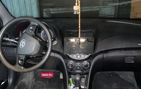 Hyundai Solaris II рестайлинг, 2013 год, 1 200 000 рублей, 7 фотография