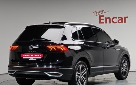 Volkswagen Tiguan II, 2023 год, 4 247 000 рублей, 2 фотография