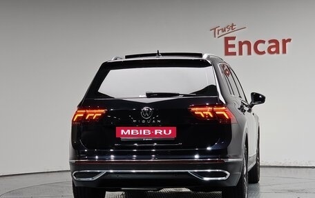 Volkswagen Tiguan II, 2023 год, 4 247 000 рублей, 3 фотография