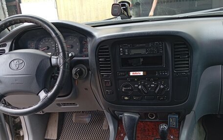 Toyota Land Cruiser 100 рестайлинг 2, 1999 год, 1 500 000 рублей, 11 фотография