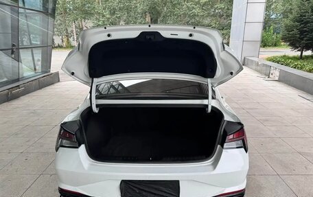 Hyundai Elantra, 2022 год, 1 750 000 рублей, 5 фотография