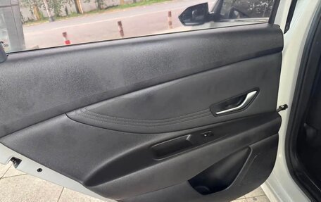 Hyundai Elantra, 2022 год, 1 750 000 рублей, 14 фотография