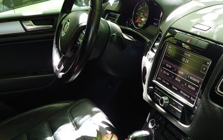 Volkswagen Touareg III, 2010 год, 2 360 000 рублей, 17 фотография