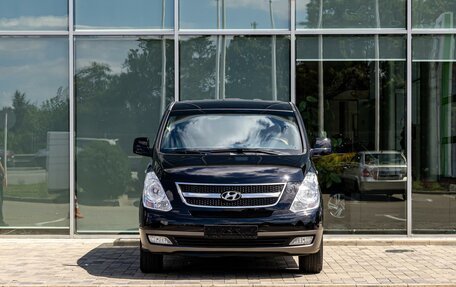 Hyundai Grand Starex Grand Starex I рестайлинг 2, 2011 год, 1 695 000 рублей, 2 фотография