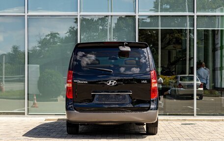 Hyundai Grand Starex Grand Starex I рестайлинг 2, 2011 год, 1 695 000 рублей, 5 фотография