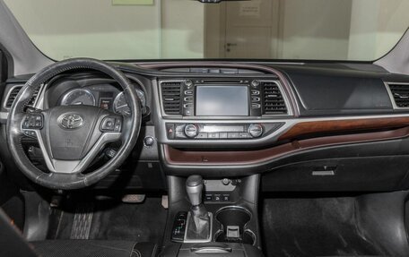 Toyota Highlander III, 2015 год, 2 300 000 рублей, 11 фотография