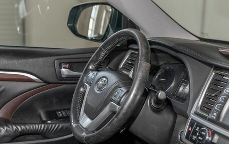 Toyota Highlander III, 2015 год, 2 300 000 рублей, 10 фотография
