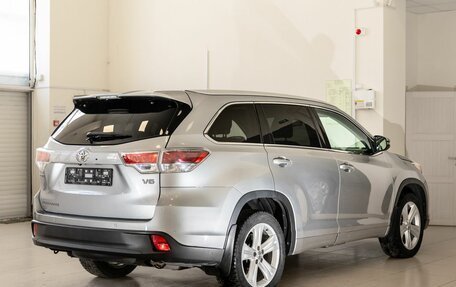Toyota Highlander III, 2015 год, 2 300 000 рублей, 6 фотография