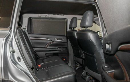 Toyota Highlander III, 2015 год, 2 300 000 рублей, 20 фотография