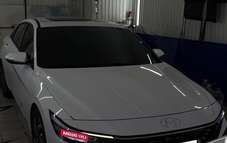 Hyundai Elantra, 2023 год, 2 050 000 рублей, 2 фотография