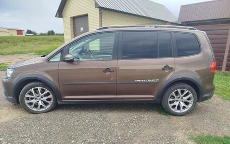 Volkswagen Touran III, 2014 год, 1 500 000 рублей, 6 фотография