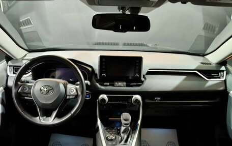 Toyota RAV4, 2021 год, 3 570 000 рублей, 8 фотография