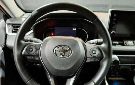Toyota RAV4, 2021 год, 3 570 000 рублей, 10 фотография