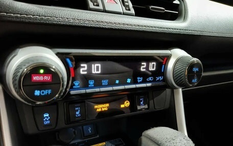 Toyota RAV4, 2021 год, 3 570 000 рублей, 12 фотография