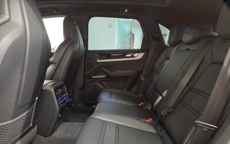 Porsche Cayenne III, 2025 год, 13 500 001 рублей, 16 фотография