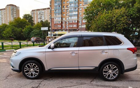Mitsubishi Outlander III рестайлинг 3, 2018 год, 2 500 000 рублей, 2 фотография