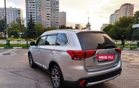Mitsubishi Outlander III рестайлинг 3, 2018 год, 2 500 000 рублей, 3 фотография