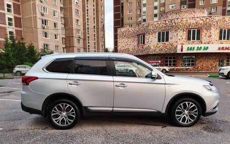 Mitsubishi Outlander III рестайлинг 3, 2018 год, 2 500 000 рублей, 5 фотография