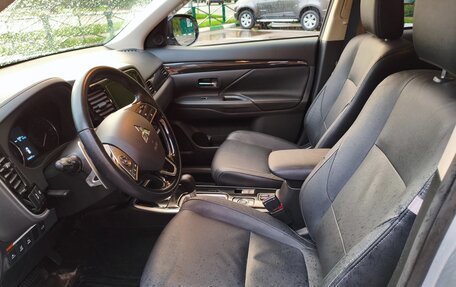 Mitsubishi Outlander III рестайлинг 3, 2018 год, 2 500 000 рублей, 7 фотография