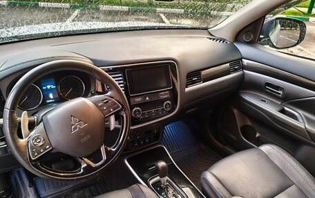 Mitsubishi Outlander III рестайлинг 3, 2018 год, 2 500 000 рублей, 9 фотография