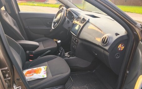 Renault Logan II, 2022 год, 1 400 000 рублей, 5 фотография