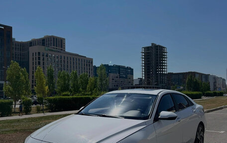 Hyundai Elantra, 2023 год, 1 570 000 рублей, 3 фотография