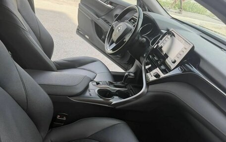Toyota Camry, 2021 год, 2 950 000 рублей, 8 фотография