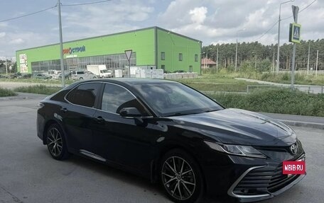 Toyota Camry, 2021 год, 2 950 000 рублей, 4 фотография