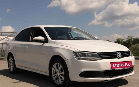 Volkswagen Jetta VI, 2014 год, 706 879 рублей, 3 фотография