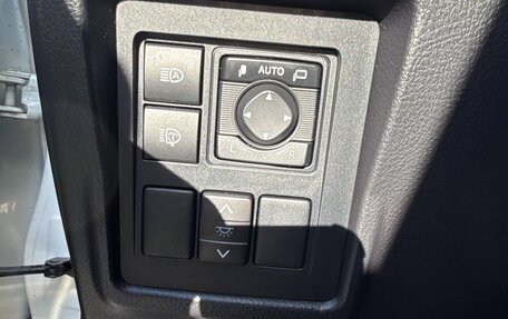 Toyota Land Cruiser Prado 150 рестайлинг 2, 2019 год, 5 400 000 рублей, 16 фотография