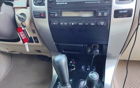Toyota Land Cruiser Prado 120 рестайлинг, 2005 год, 1 600 000 рублей, 14 фотография