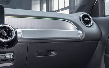 Mercedes-Benz GLB, 2021 год, 2 600 000 рублей, 14 фотография
