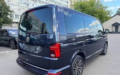 Volkswagen Multivan T6 рестайлинг, 2022 год, 7 450 000 рублей, 3 фотография