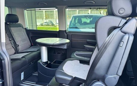 Volkswagen Multivan T6 рестайлинг, 2022 год, 7 450 000 рублей, 12 фотография