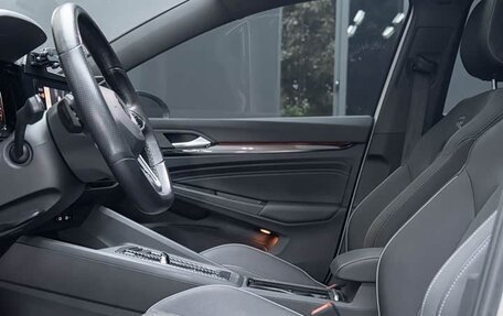 Volkswagen Golf VIII, 2022 год, 1 950 000 рублей, 18 фотография