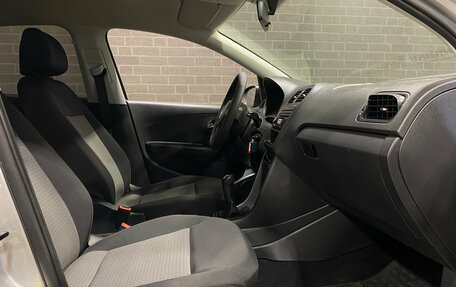 Volkswagen Polo VI (EU Market), 2011 год, 700 000 рублей, 9 фотография