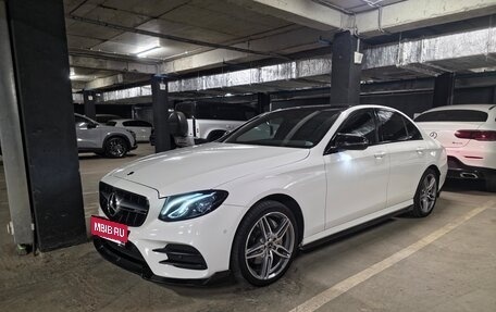 Mercedes-Benz E-Класс, 2017 год, 2 800 000 рублей, 31 фотография