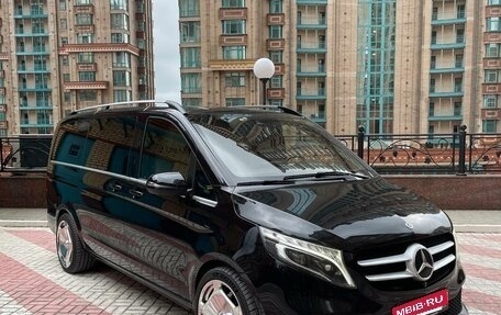 Mercedes-Benz V-Класс, 2019 год, 5 700 000 рублей, 2 фотография