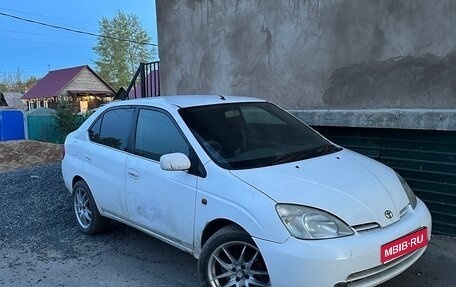 Toyota Prius IV XW50, 2001 год, 180 000 рублей, 1 фотография