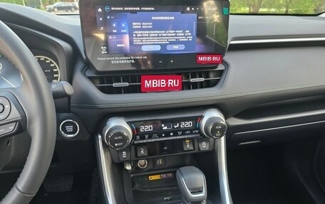 Toyota RAV4, 2025 год, 4 600 000 рублей, 9 фотография