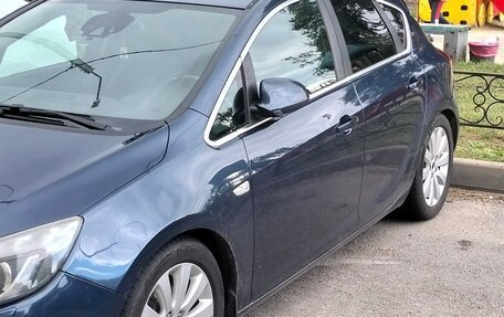 Opel Astra J, 2010 год, 825 000 рублей, 2 фотография