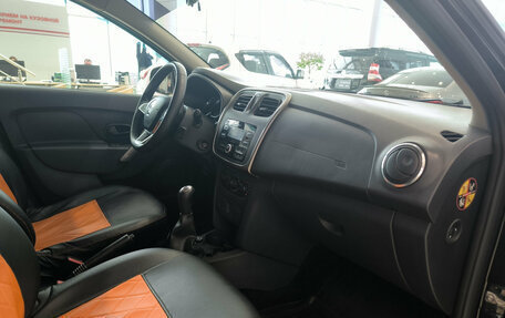 Renault Logan II, 2019 год, 880 000 рублей, 15 фотография