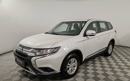 Mitsubishi Outlander III рестайлинг 3, 2019 год, 1 999 000 рублей, 1 фотография