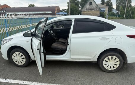 Hyundai Solaris II рестайлинг, 2018 год, 750 000 рублей, 2 фотография