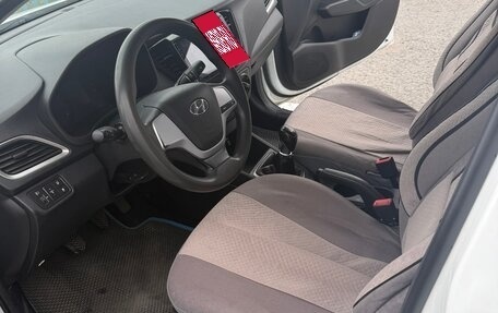 Hyundai Solaris II рестайлинг, 2018 год, 750 000 рублей, 12 фотография