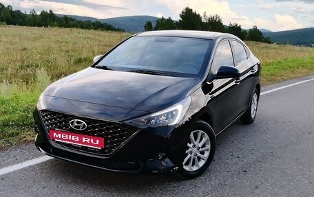 Hyundai Solaris II рестайлинг, 2021 год, 1 930 000 рублей, 2 фотография