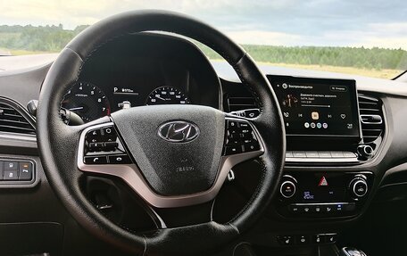 Hyundai Solaris II рестайлинг, 2021 год, 1 930 000 рублей, 25 фотография