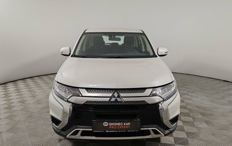 Mitsubishi Outlander III рестайлинг 3, 2019 год, 1 999 000 рублей, 2 фотография