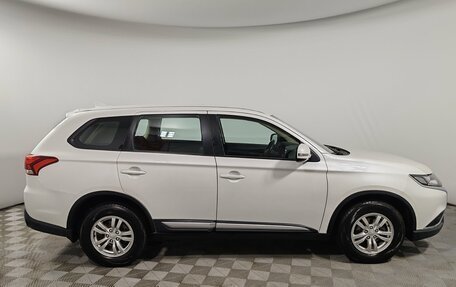 Mitsubishi Outlander III рестайлинг 3, 2019 год, 1 999 000 рублей, 4 фотография