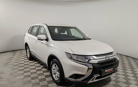 Mitsubishi Outlander III рестайлинг 3, 2019 год, 1 999 000 рублей, 3 фотография